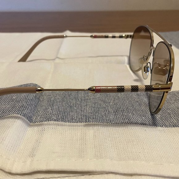 Authentic BURBERRY Blonde Aviator Sunglasses with hard case main image 6